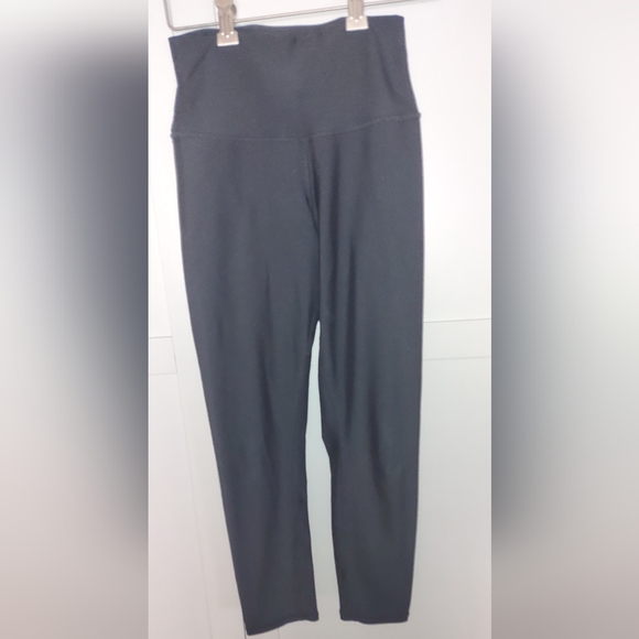 ALO Yoga Pants - ALO Women's Yoga Leggings Black Active X-Small  87370 High waisted EUC Quality